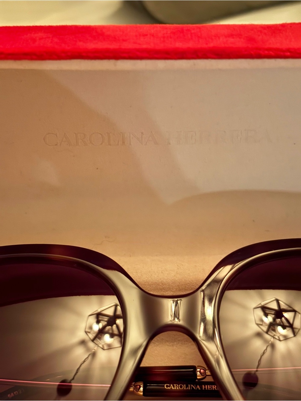 Carolina Herrera Brown Gradient Oversized Sunglasses with Gold Accents 54 21 145 - Picture 4 of 13